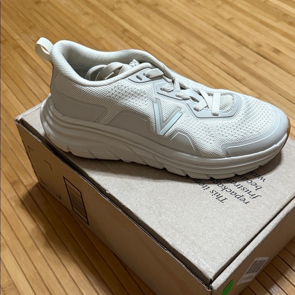 NIB Vionic Women's Supportive Deep Cushioning Enhanced Performance Sneaker - Picture 1 of 6